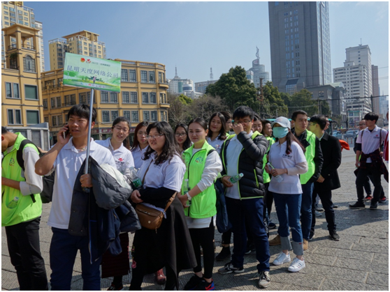 雷锋精神，人人可学;奉献爱心，处处可为。积小善为大善，善莫大焉。当有人需要帮助时，大家搭把手、出份力，社会将变得更加美好。